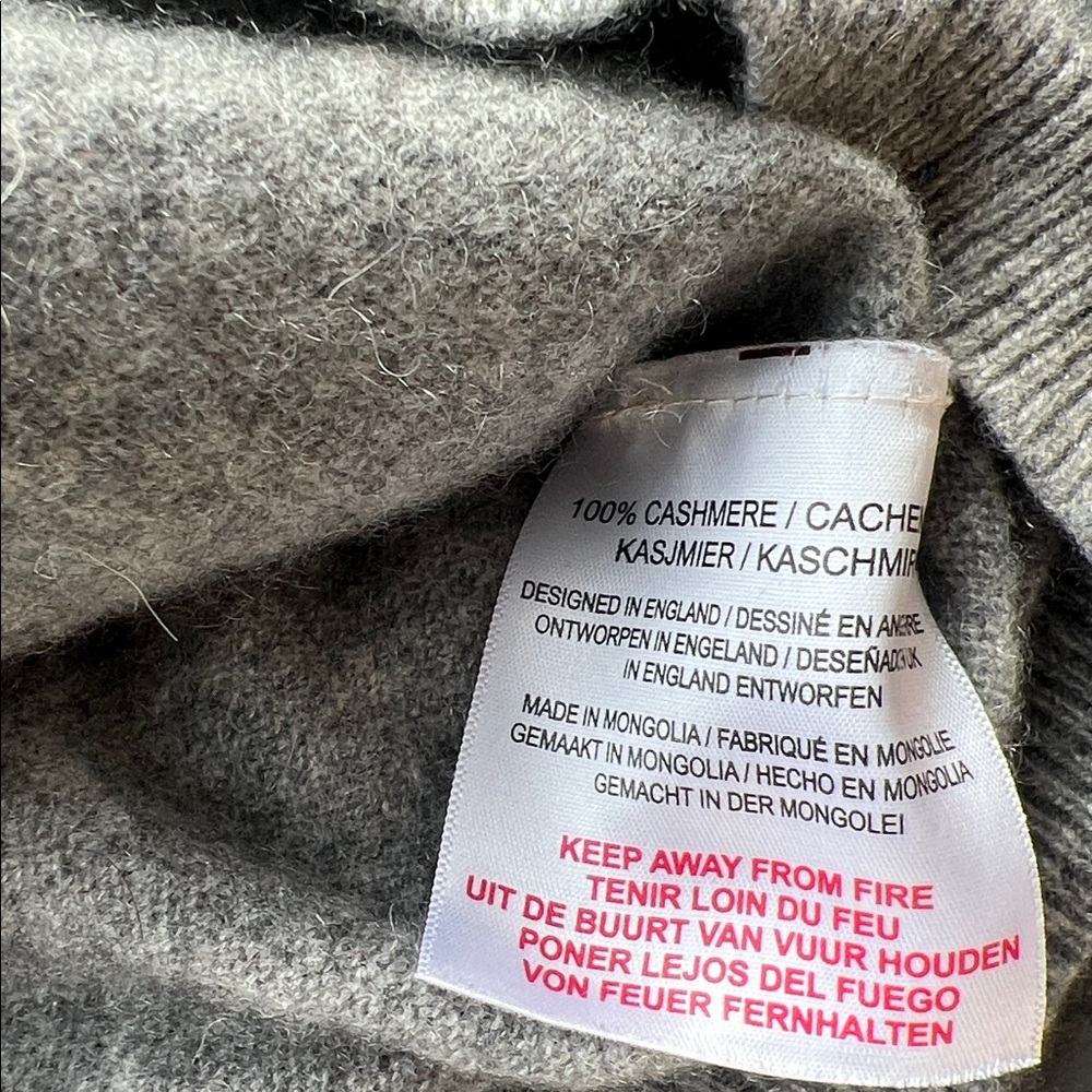 Jumper1234 Gray CashmereSweater with Red Apple Design size 3 or Medium - Picture 4 of 5